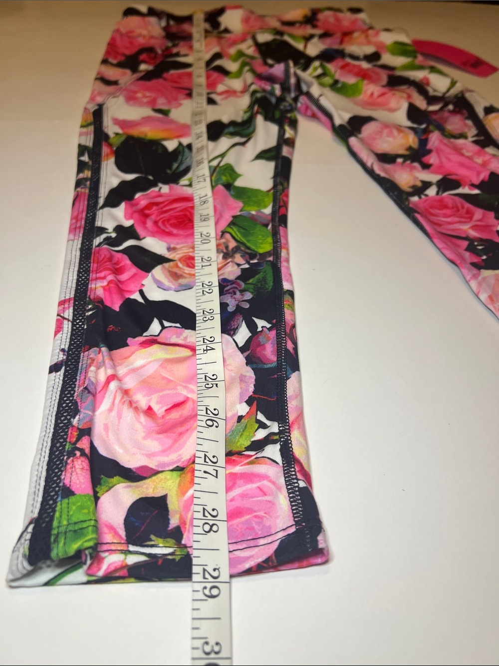 Betsy Johnson Give Love Get Love Floral Capri Workout Leggings Mesh Seams Sz M - Picture 11 of 14